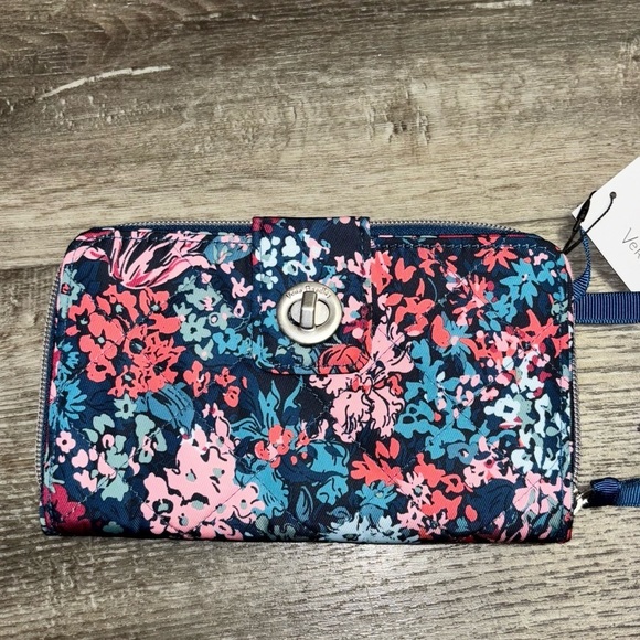 Vera Bradley Performance Twill Turnlock Wallet Cabbage Rose Cabernet NWT - Picture 1 of 7